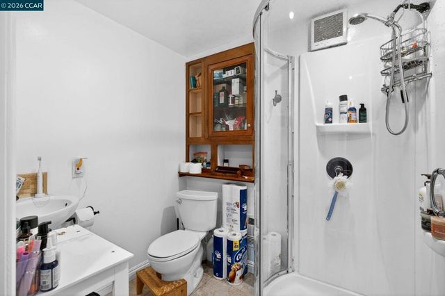 7333 7333 Sunkist Dr, Oakland, CA 94605