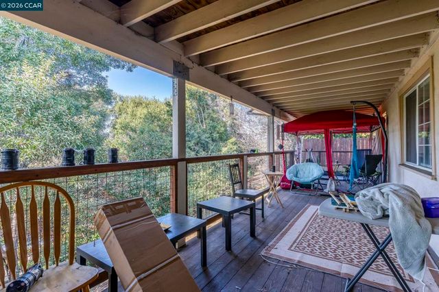 7333 7333 Sunkist Dr, Oakland, CA 94605