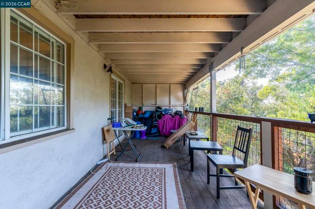 7333 7333 Sunkist Dr, Oakland, CA 94605