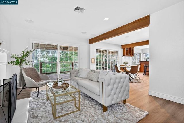 7333 7333 Sunkist Dr, Oakland, CA 94605