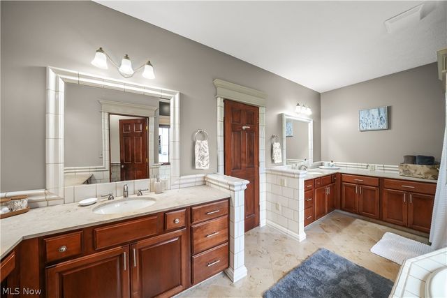 440 Kimberly Drive, Aurora, OH 44202