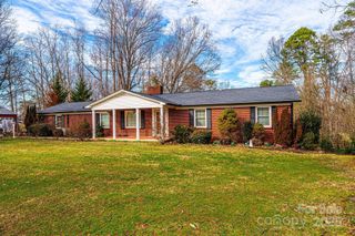 6000 George Hildebran School Road, Hickory, NC 28602
