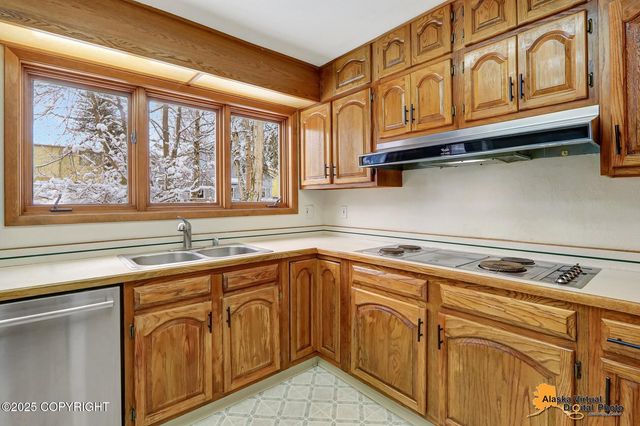 12821 Wellsford Circle, Anchorage, AK 99516