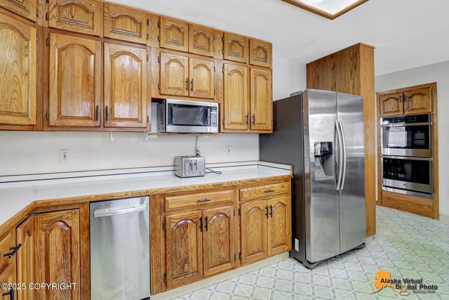 12821 Wellsford Circle, Anchorage, AK 99516
