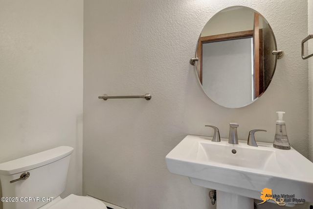 12821 Wellsford Circle, Anchorage, AK 99516