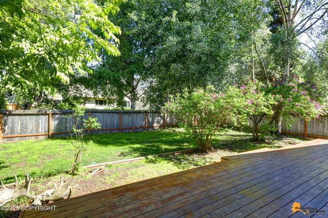 12821 Wellsford Circle, Anchorage, AK 99516
