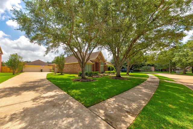 2901 Harvest Hill Drive, Friendswood, TX 77546
