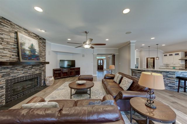 2901 Harvest Hill Drive, Friendswood, TX 77546