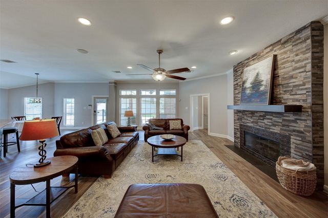 2901 Harvest Hill Drive, Friendswood, TX 77546