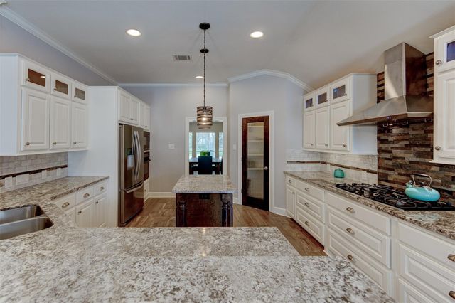 2901 Harvest Hill Drive, Friendswood, TX 77546