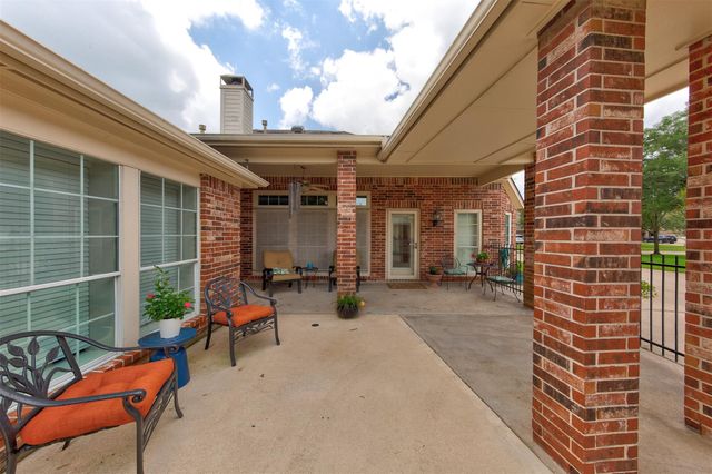 2901 Harvest Hill Drive, Friendswood, TX 77546