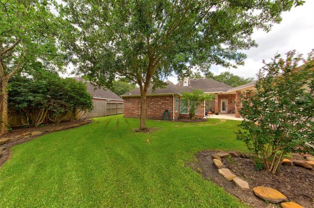 2901 Harvest Hill Drive, Friendswood, TX 77546