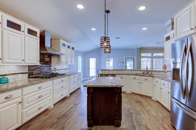 2901 Harvest Hill Drive, Friendswood, TX 77546