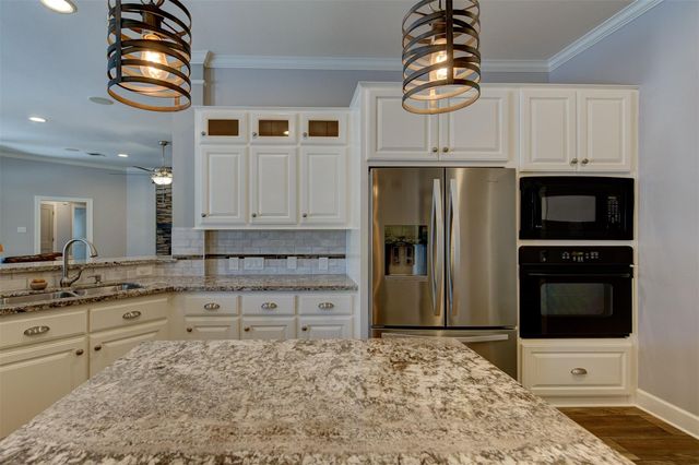 2901 Harvest Hill Drive, Friendswood, TX 77546