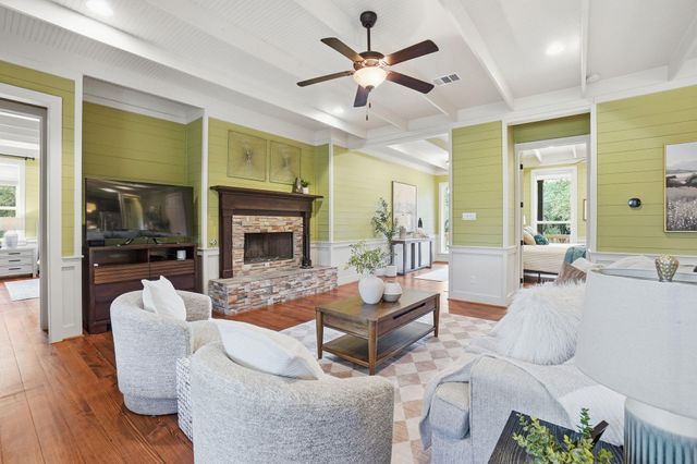 130 Canyon Oaks DR, Wimberley, TX 78676