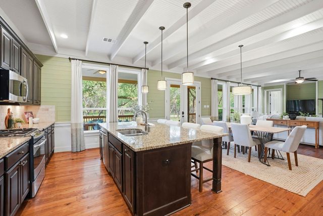 130 Canyon Oaks DR, Wimberley, TX 78676