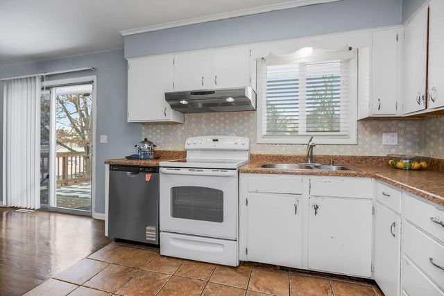 4542 W 50th Street, Roeland Park, KS 66205