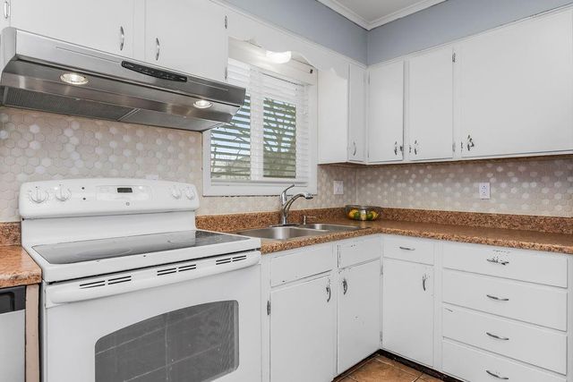 4542 W 50th Street, Roeland Park, KS 66205