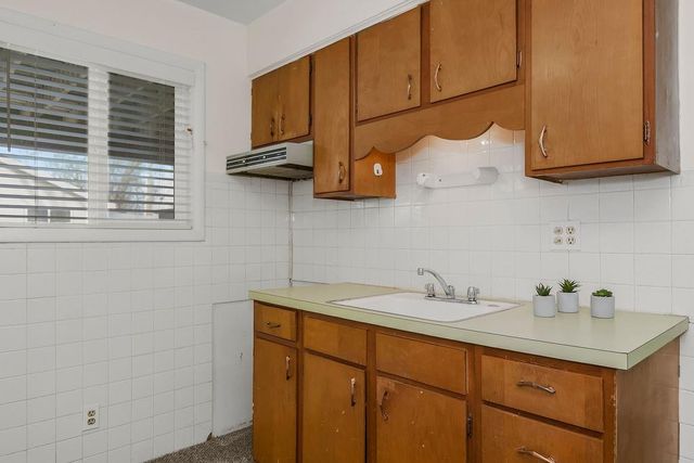 4542 W 50th Street, Roeland Park, KS 66205