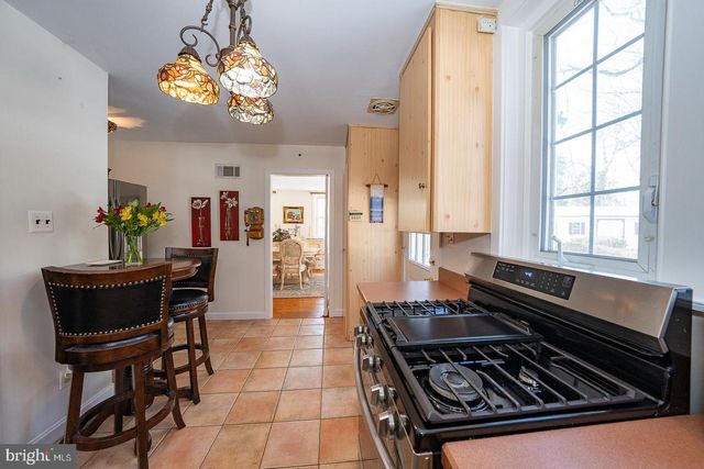 29 ROSELAWN AVE, Lansdowne, PA 19050