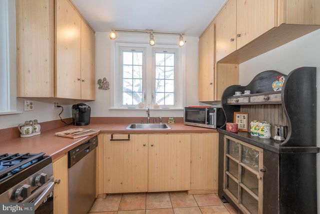 29 ROSELAWN AVE, Lansdowne, PA 19050