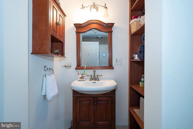 29 ROSELAWN AVE, Lansdowne, PA 19050