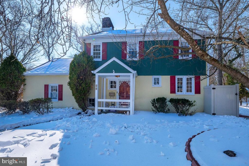 29 ROSELAWN AVE, Lansdowne, PA 19050