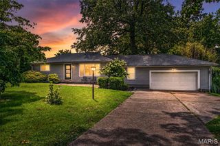 127 Applegate Lane, Ballwin, MO 63011
