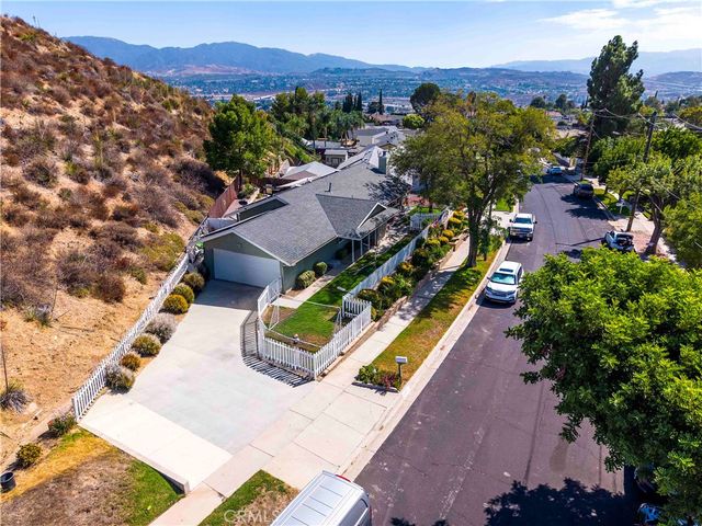28236 Hot Springs, Canyon Country, CA 91351