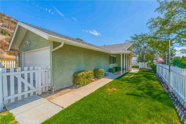 28236 Hot Springs, Canyon Country, CA 91351