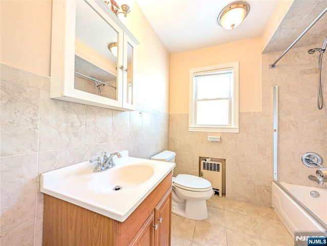 637 8th Street 1, Lyndhurst, NJ 07071