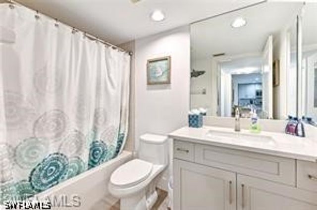 360 Horse Creek DR 107, Naples, FL 34110