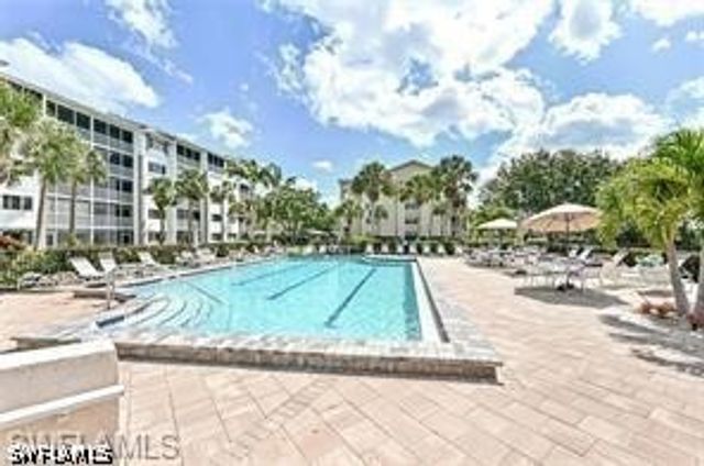 360 Horse Creek DR 107, Naples, FL 34110