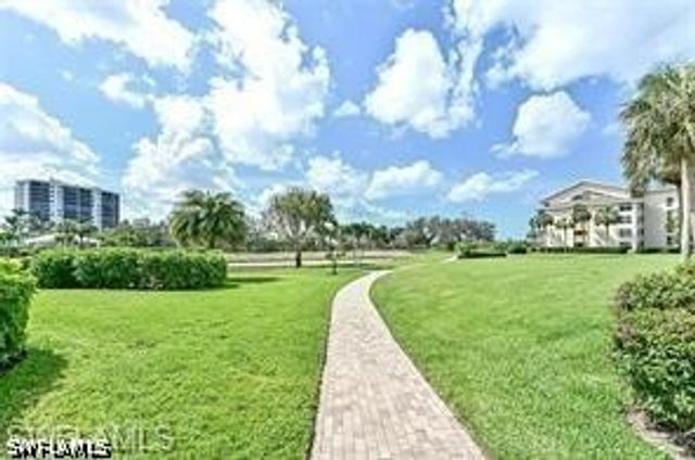360 Horse Creek DR 107, Naples, FL 34110