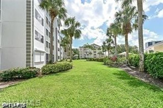 360 Horse Creek DR 107, Naples, FL 34110