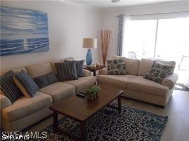 360 Horse Creek DR 107, Naples, FL 34110