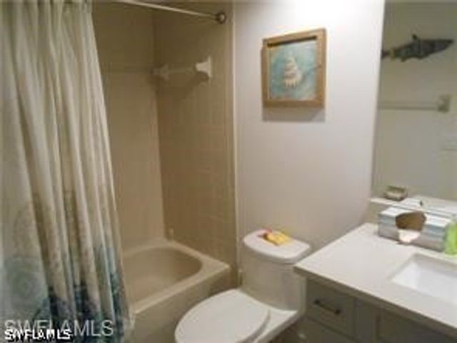 360 Horse Creek DR 107, Naples, FL 34110