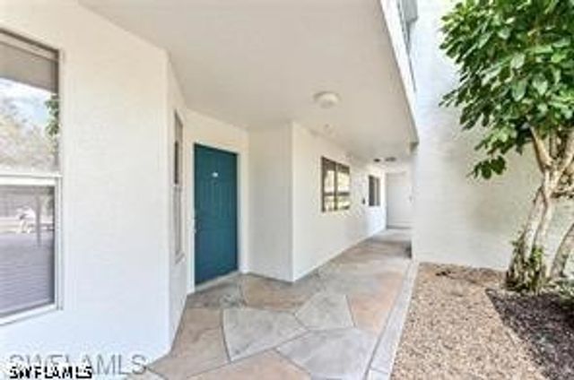 360 Horse Creek DR 107, Naples, FL 34110