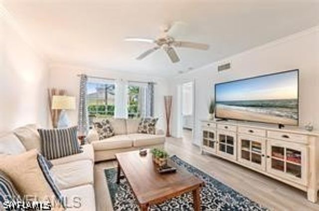 360 Horse Creek DR 107, Naples, FL 34110