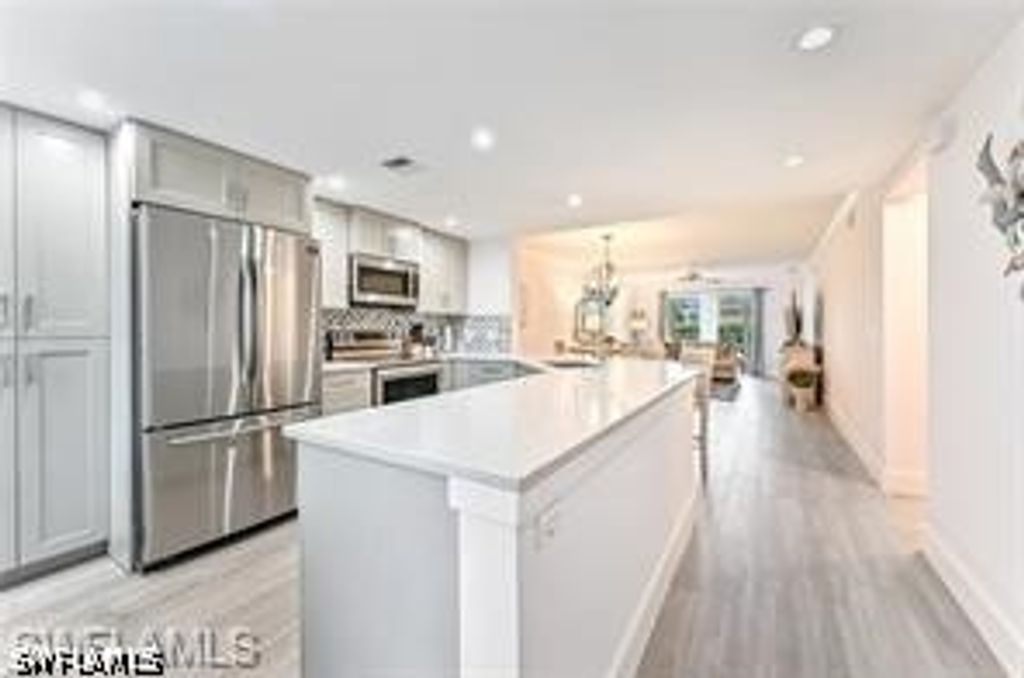 360 Horse Creek DR 107, Naples, FL 34110