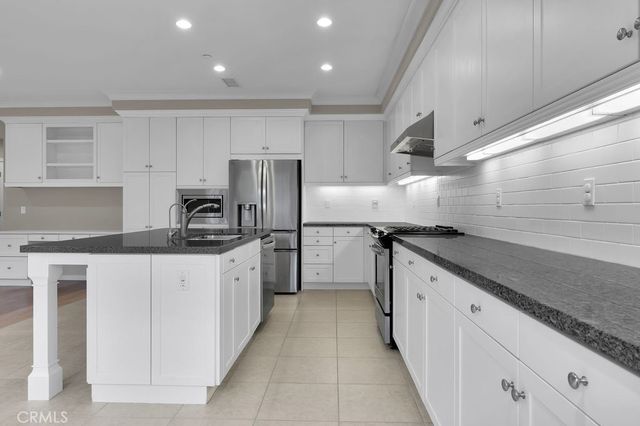 89 Devonshire, Irvine, CA 92620