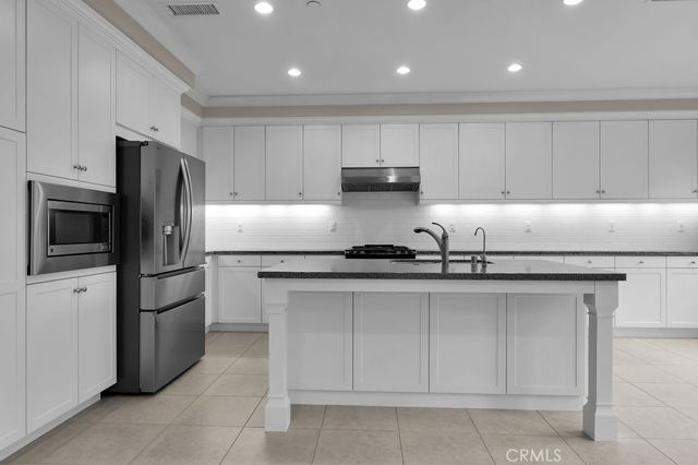 89 Devonshire, Irvine, CA 92620