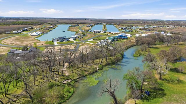 108 Lakeside CV, Martindale, TX 78655