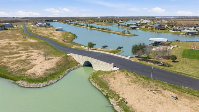 108 Lakeside CV, Martindale, TX 78655