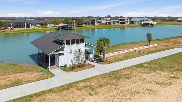 108 Lakeside CV, Martindale, TX 78655