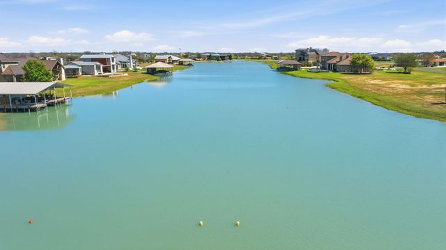 108 Lakeside CV, Martindale, TX 78655