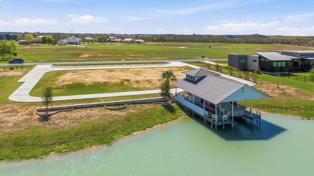 108 Lakeside CV, Martindale, TX 78655