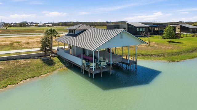 108 Lakeside CV, Martindale, TX 78655