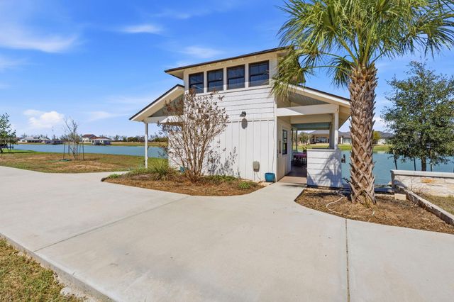 108 Lakeside CV, Martindale, TX 78655
