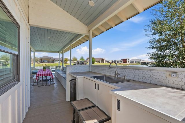 108 Lakeside CV, Martindale, TX 78655